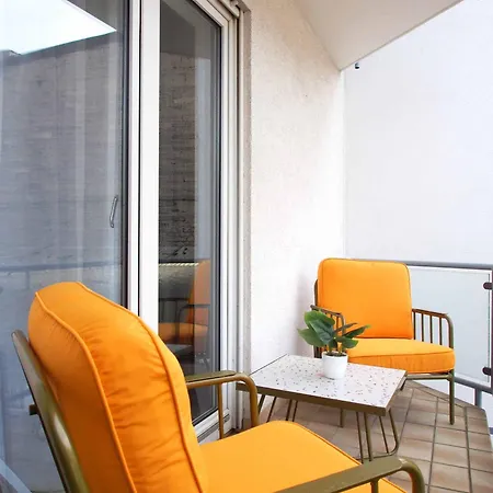 Roemerburg Antoniusstrasse Apartment